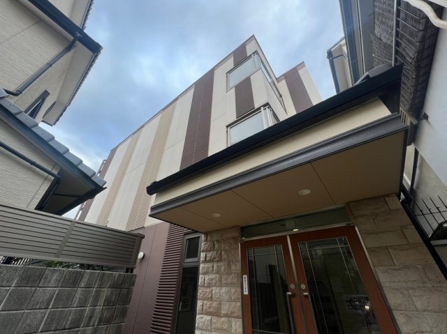 天下茶屋駅より徒歩5分 築14年5ヶ月 3階建の賃貸物件