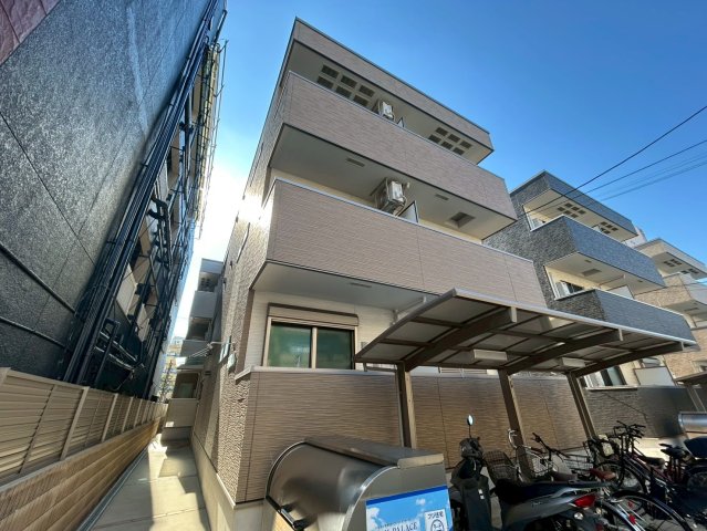 天下茶屋駅より徒歩7分 築9年9ヶ月 3階建の賃貸物件