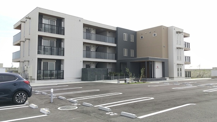 荒尾駅より徒歩5分 築2年7ヶ月 3階建の賃貸物件