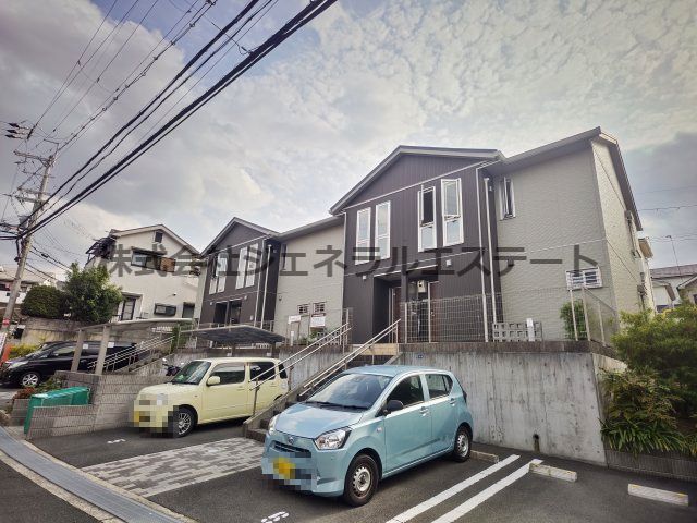 私市駅より徒歩24分 築9年10ヶ月 2階建の賃貸物件
