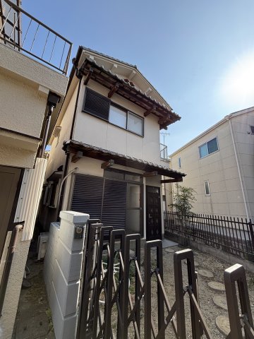 寝屋川市駅より徒歩15分 築45年2ヶ月 2階建の賃貸物件
