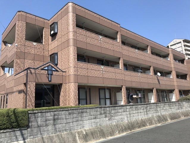 高取駅より徒歩4分 築22年2ヶ月 3階建の賃貸物件