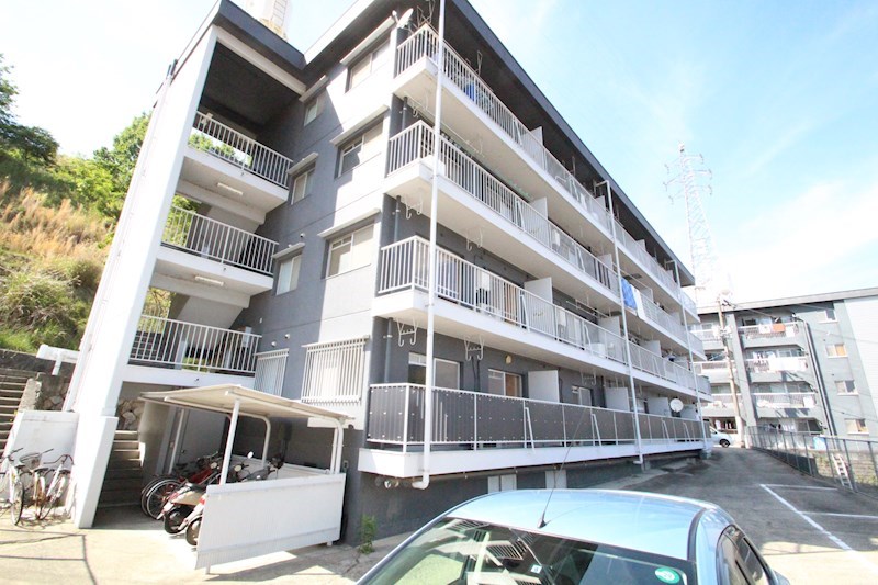 上八木駅より徒歩10分 築49年 4階建の賃貸物件