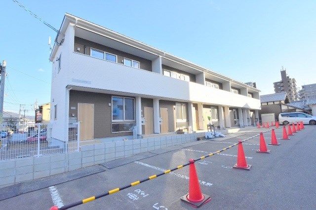 大町駅より徒歩5分 築5年2ヶ月 2階建の賃貸物件