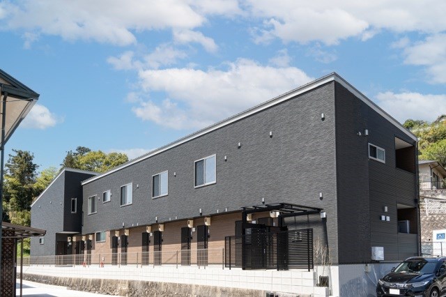 上安駅より徒歩8分 築3年9ヶ月 2階建の賃貸物件