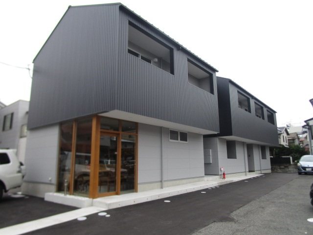  築4年7ヶ月 2階建の賃貸物件