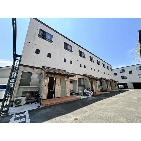 糸島高校前駅より徒歩11分 築12年3ヶ月 3階建の賃貸物件