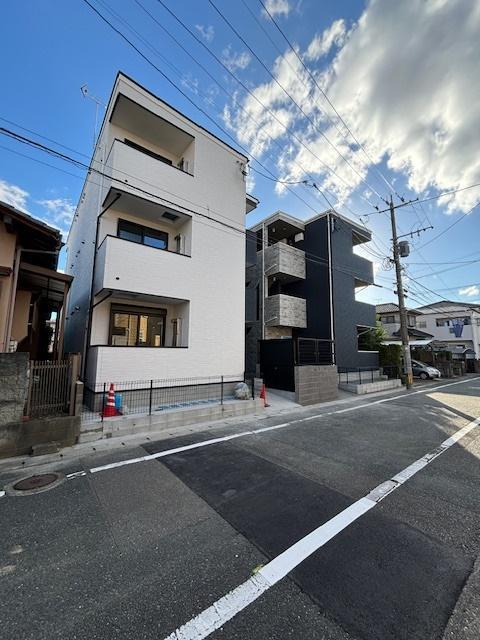 南福岡駅より徒歩13分 築2年4ヶ月 3階建の賃貸物件