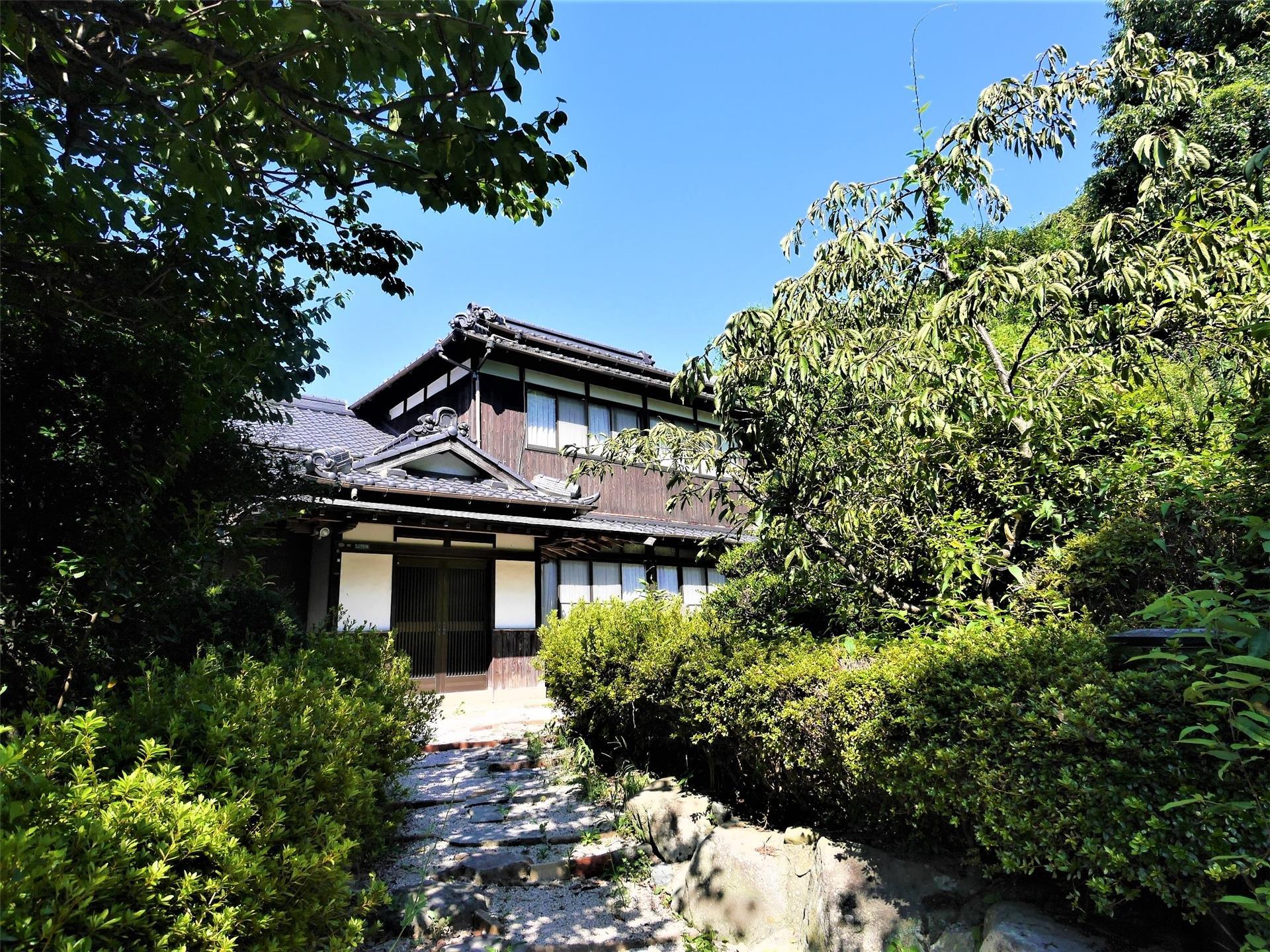 八幡駅よりバス16分 徒歩5分 築68年3ヶ月 2階建の賃貸物件