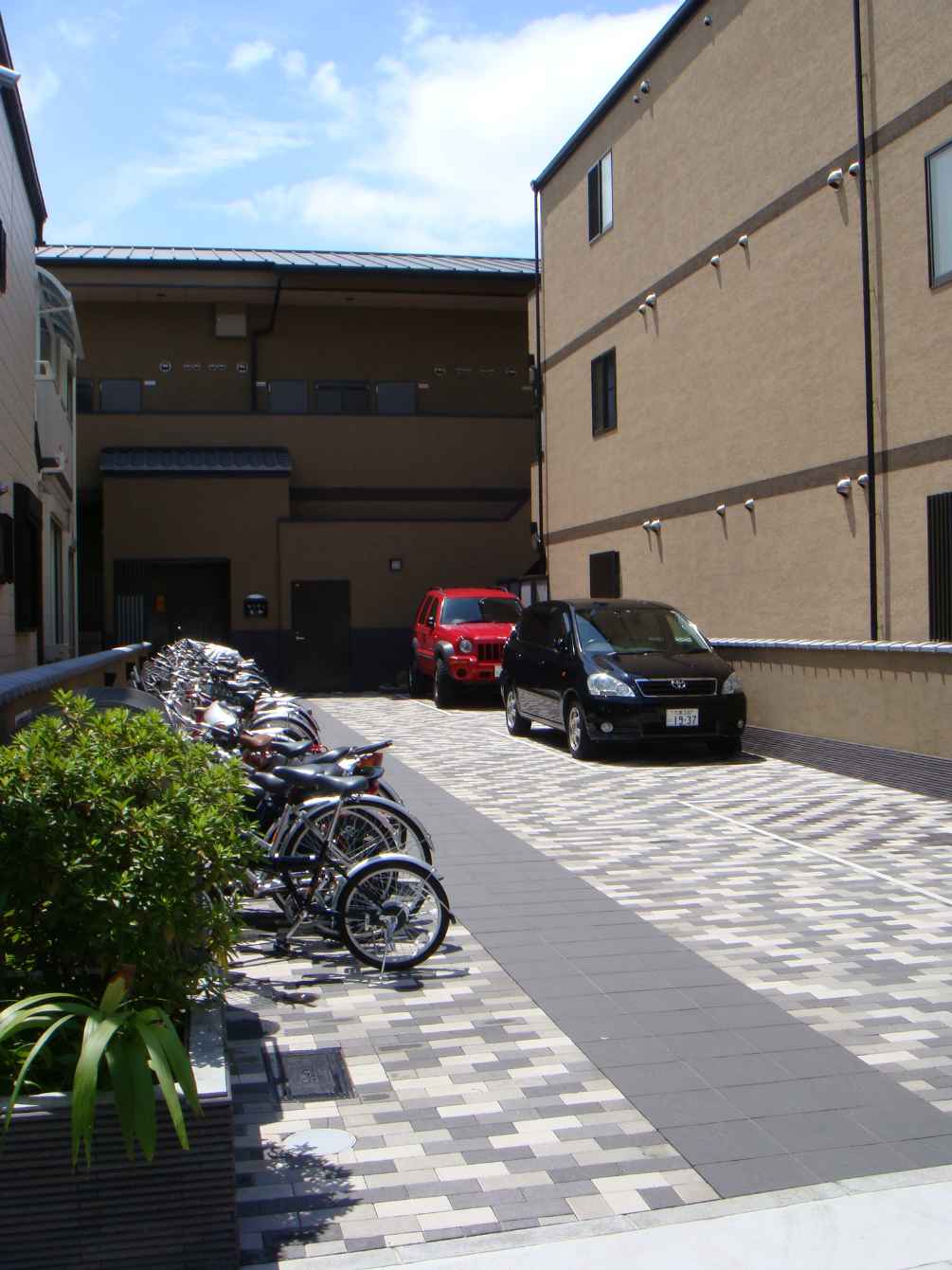 大宮駅より徒歩10分 築17年1ヶ月 2階建の賃貸物件