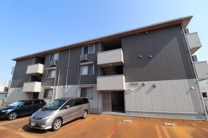 春日山駅より徒歩17分 築6年5ヶ月 3階建の賃貸物件