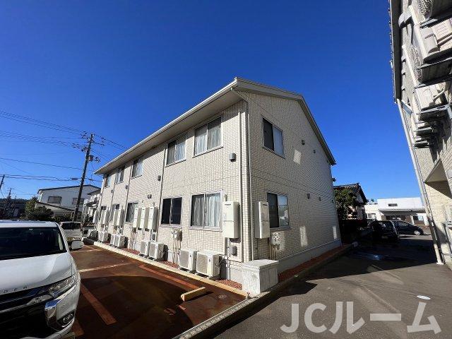 直江津駅よりバス13分 徒歩4分 築5年6ヶ月 2階建の賃貸物件