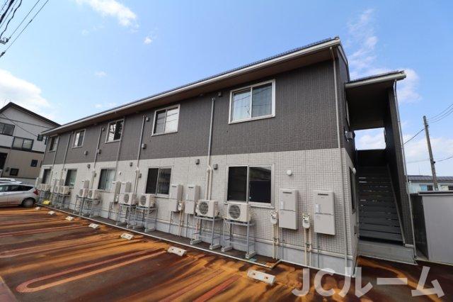 高田駅よりバス5分 徒歩1分 築4年10ヶ月 2階建の賃貸物件
