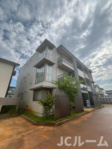 東柏崎駅よりバス3分 徒歩4分 築9年 3階建の賃貸物件