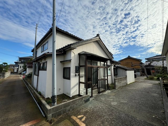 東柏崎駅よりバス3分 徒歩2分 築66年2ヶ月 2階建の賃貸物件
