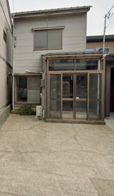 直江津駅よりバス4分 徒歩4分 築34年9ヶ月 2階建の賃貸物件