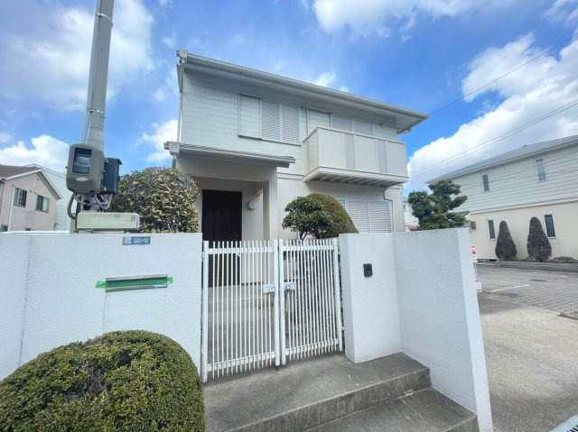 吹田市 大阪府 の駐車場 ガレージ付きの一戸建て 一軒家 貸家の賃貸物件を探す こだて賃貸