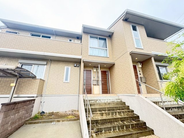 箕面萱野駅よりバス9分 徒歩2分 築10年7ヶ月 2階建の賃貸物件