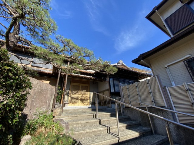 芦屋川駅より徒歩7分 築28年 2階建の賃貸物件