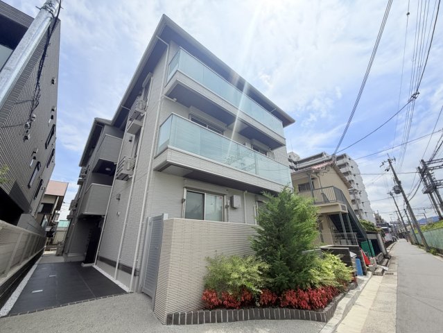 西宮駅より徒歩9分 築2年2ヶ月 3階建の賃貸物件