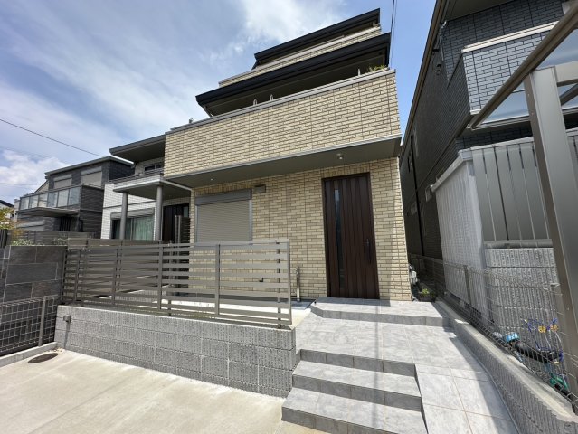 甲子園口駅より徒歩14分 築2年7ヶ月 3階建の賃貸物件