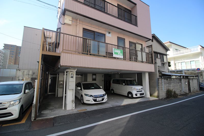 岡山駅前駅より徒歩11分 築27年3ヶ月 3階建の賃貸物件