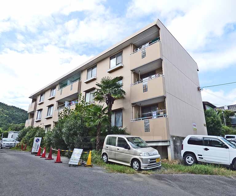京都府京都市北区鷹峯光悦町の賃貸マンションの外観