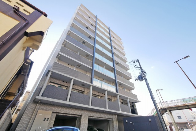 木津川駅より徒歩15分 築1年9ヶ月 10階建の賃貸物件