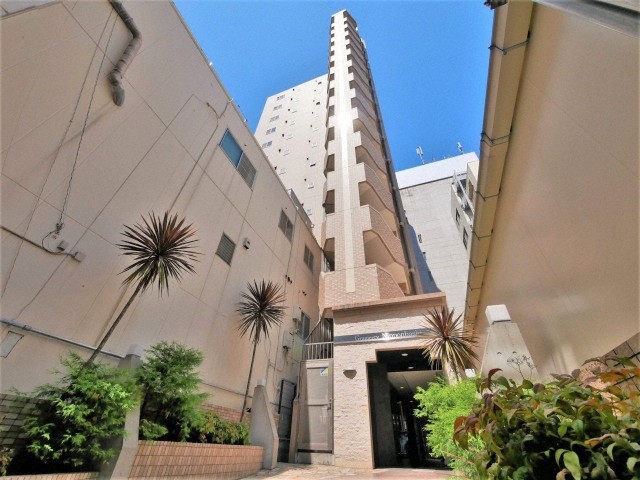 日本橋駅より徒歩2分 築18年3ヶ月 13階建の賃貸物件