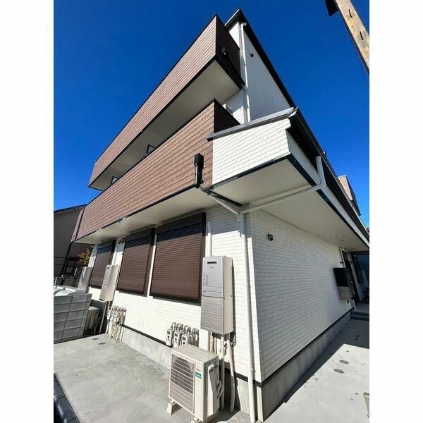 岩槻駅より徒歩17分 築1年3ヶ月 3階建の賃貸物件
