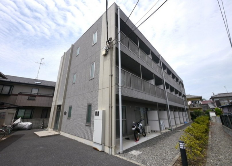 与野駅より徒歩9分 築22年2ヶ月 3階建の賃貸物件