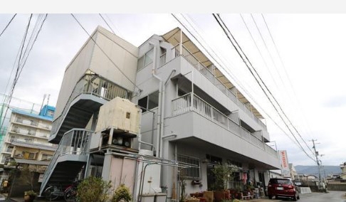 勝山町駅より徒歩16分 築40年5ヶ月 3階建の賃貸物件