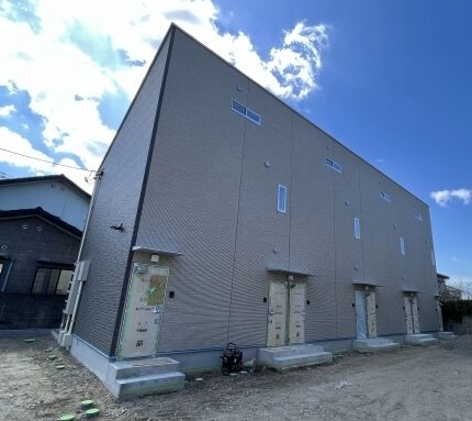 北久米駅より徒歩22分 築4年6ヶ月 2階建の賃貸物件