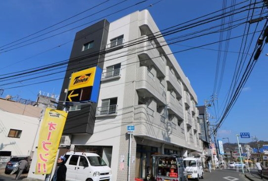 道後公園駅より徒歩2分 築41年11ヶ月 4階建の賃貸物件