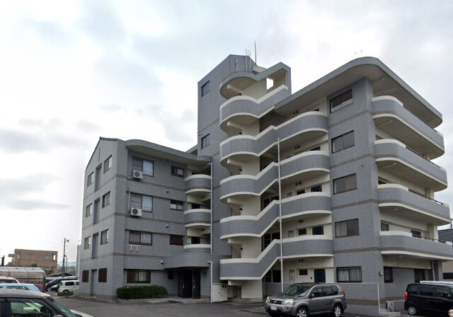 梅本駅より徒歩12分 築30年8ヶ月 5階建の賃貸物件