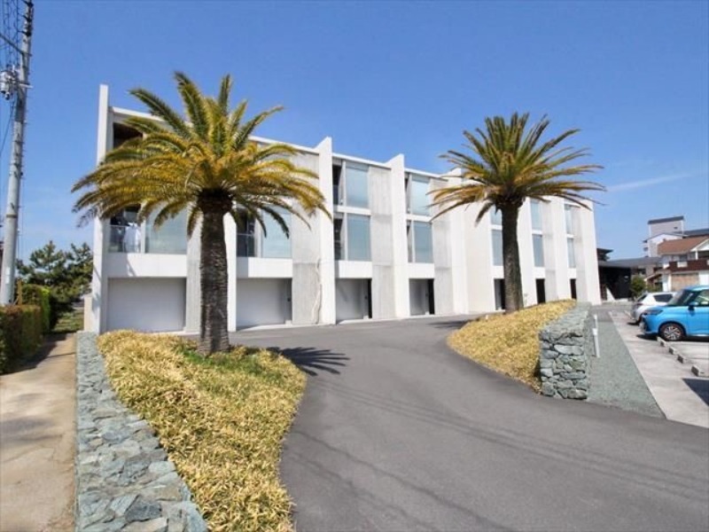 柳原駅より徒歩13分 築12年8ヶ月 3階建の賃貸物件