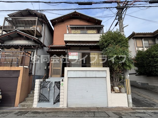 大和小泉駅より徒歩16分 築43年2ヶ月 3階建の賃貸物件