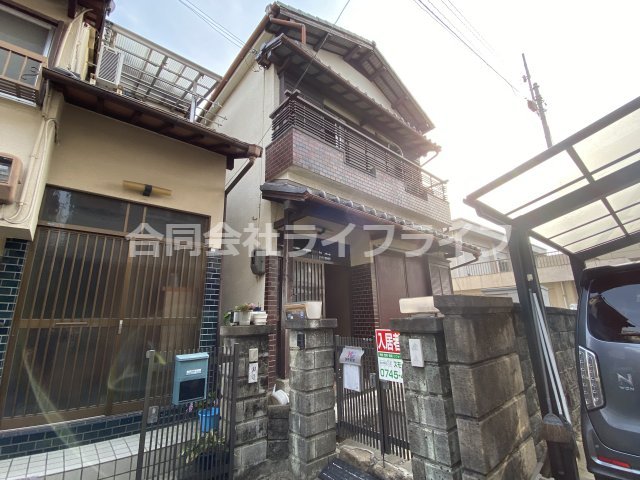 大和小泉駅より徒歩8分 築46年1ヶ月 2階建の賃貸物件