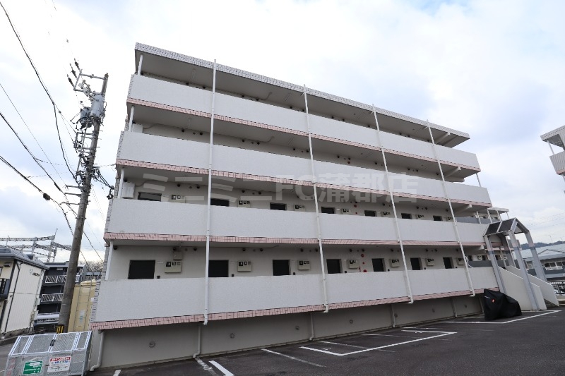 幸田駅より徒歩10分 築33年2ヶ月 4階建の賃貸物件