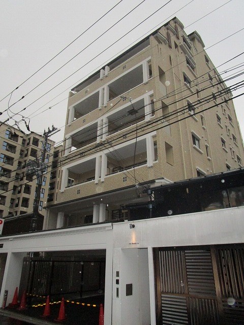 京都市役所前駅より徒歩6分 築8年11ヶ月 9階建の賃貸物件