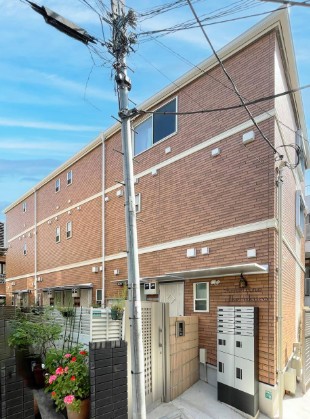 下板橋駅より徒歩4分 築5年 3階建の賃貸物件