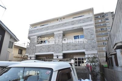 八尾駅より徒歩11分 築2年4ヶ月 3階建の賃貸物件