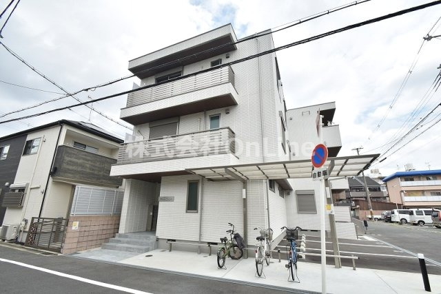 ＪＲ俊徳道駅より徒歩10分 築4年11ヶ月 3階建の賃貸物件