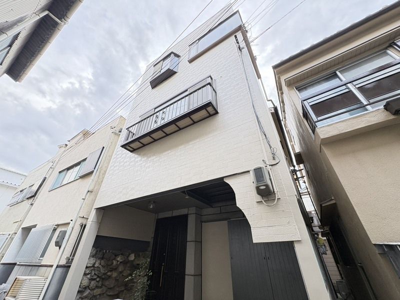 新加美駅より徒歩15分 築52年8ヶ月 3階建の賃貸物件