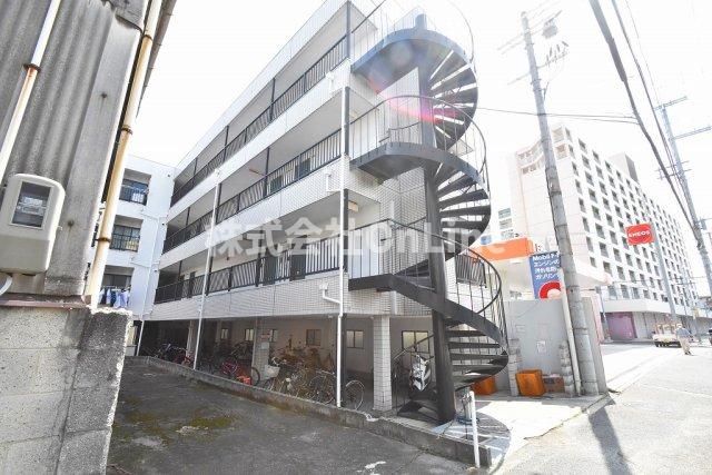 八戸ノ里駅より徒歩16分 築30年4ヶ月 4階建の賃貸物件