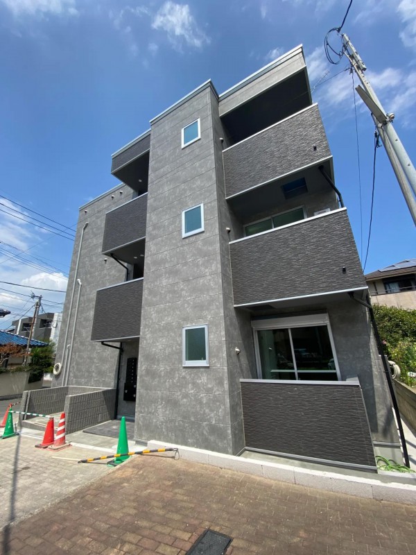 賀茂駅より徒歩20分 新築 3階建の賃貸物件