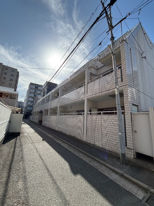 六本松駅より徒歩4分 築41年4ヶ月 3階建の賃貸物件