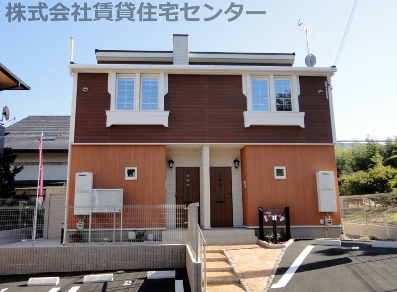 海南駅よりバス13分 徒歩1分 築12年10ヶ月 2階建の賃貸物件