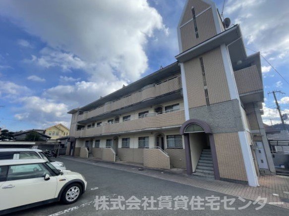 和歌山市駅よりバス16分 徒歩5分 築37年7ヶ月 3階建の賃貸物件