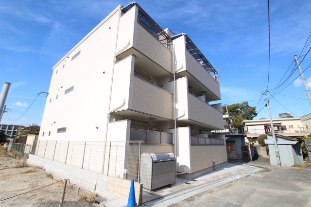 門真南駅より徒歩9分 築6年7ヶ月 3階建の賃貸物件